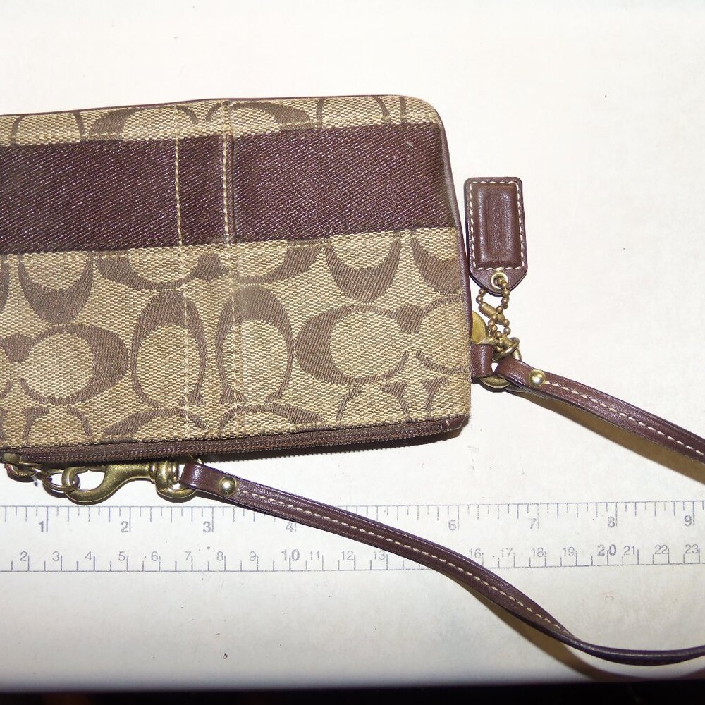 Coach Vintage  Signature Wallet see pictures